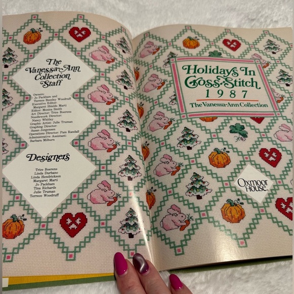 Holidays in Cross-Stitch 1987 Hardcover Book PatternsColor VanessaAnn Collection - Picture 3 of 15